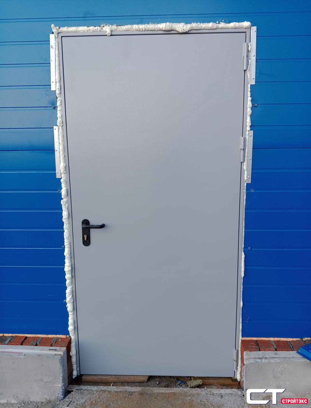 Дверь противопожарная металлическая EIS60 Антипаника и накладкой из нержавеющей стали однопольная Дверь противопожарная металлическая EIS60 Антипаника и накладкой из нержавеющей стали однопольная